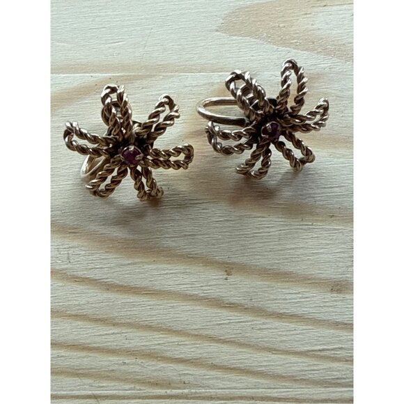 Vintage Gold-Tone Screw-Back Twisted Rope Flower Earrings With Ruby-Like Stones - Picture 1 of 5